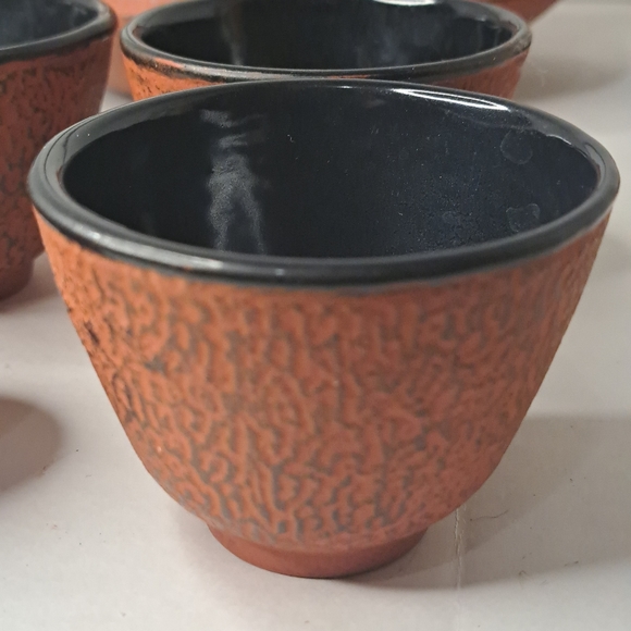 Cast Iron Japanese Tea Pot Tea Kettle, Cast Iron, 4 tea cups and 4 cup saucers. - Picture 11 of 16